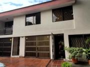 CASA BIFAMILIAR EN VENTA EN LA FLORA NORTE DE CALI 320M2 AL