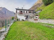 Casa bifamiliare con due appartamenti e vista...