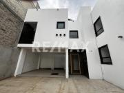 CASA C8 BOSQUES DEL LAGO