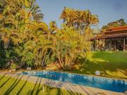 Casa c/ 3 dorm. e piscina à venda, 136m2 por R$...