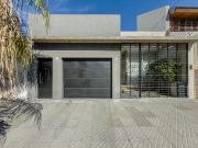 CASA C/ COCHERA TERRAZA. 1° CALIDAD CONSTRUCTIVA