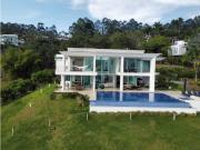 Casa campestre amoblado en arriendo poblado