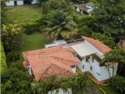 CASA CAMPESTRE BIFAMILIAR EN LA MORADA