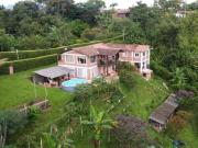 Casa Campestre con dos aptos en Pereira