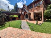 Casa campestre de dos niveles en San Antonio de Prado