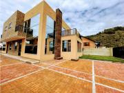 CASA CAMPESTRE EN CONJUNTO CERRADO