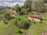 Casa campestre en el Peñol a 5 minutos de las marinas