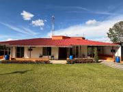 Casa campestre en venta La Tebaida Quindío con cabaña