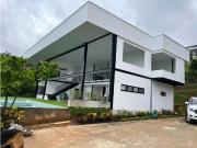 CASA CAMPESTRE EN VENTA VIA CALI YUMBO DAPA