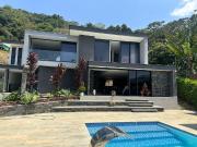 CASA CAMPESTRE MODERNA CON VISTA PARA LA VENTA