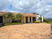 Casa campestre ubicada en el Municipio de El Carmen de...