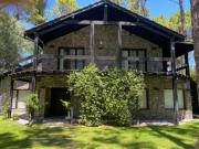 Casa en alquiler o venta en Cariló Coihue 400