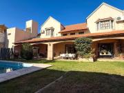 CASA CATEGORÍA A LA VENTA EN SEXTA SECCIÓN MENDOZA