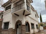 CASA CATEGORIA EN LISANDRO DE LA TORRE PROFESIONAL