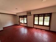 CASA CENTRICA 5 AMBIENTES PATIO C/PARILLA GARAJE!