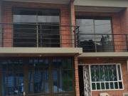 CASA CÉNTRICA BIFAMILIAR EN LA URBANIZACIÓN COLINAS I EN...
