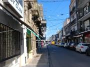 Casa centrica con 2 LOCALES COMERCIALES en venta, a...