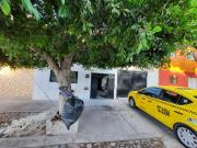 Casa Centrica en calle abierta en Lomas de Casa Blanca...