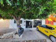 Casa Centrica en calle abierta en Lomas de Casa Blanca...