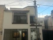 Casa Céntrica en Los Alcanfores, Querétaro a la Venta...
