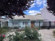 Casa centrica en lote con factibilidad para edificio...