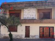 Casa céntrica en muy buen estado. Para entrar a vivir !