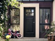 Casa céntrica en pulmón de manzana en Adrogue Impecable