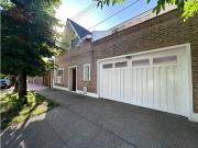 Casa centrica sobre calle Tte. Origone