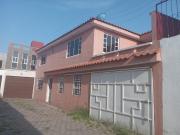 CASA CERCA DE LA GLORIETA DE CAPULTITLAN EN PRIVADA...