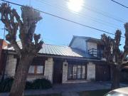Casa Chalet de 5 amb. sobre lote de 201 m² totales. Cel:...