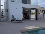 Casa adosada en Venta en Benijófar