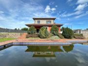Casa chalet en Venta en Leorio