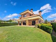Casa chalet en Venta en Montecerrao