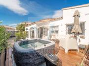 Casa chalet en Venta en Muga Gran Reserva Badia
