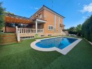 Casa chalet en Venta en PAU 2 600