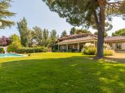 Casa chalet en Venta en Urbanización Este Montepríncipe