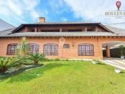 Casa charmosa com espaços verdes, piscina e 7...