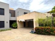 Casa charmosa em Condomínio  4 suites, varanda gourmet e...