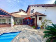 CASA CHARMOSA ESTILO RÚSTICO À VENDA EM CONDOMÍNIO EM...