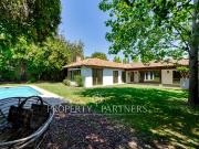 Casa chilena de un piso en condominio consolidado a...