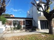 CASA C/JARDIN Y COCHERA. Dto. ind en PA Quilmes