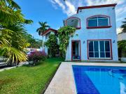 Casa Colonial en Venta con alberca y amplio jardín...