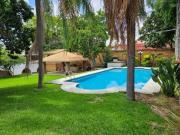 ¡Casa Colonial con Enorme Jardín y Alberca!