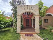 Casa Colonial Moderna con Piscina y Jardín en...