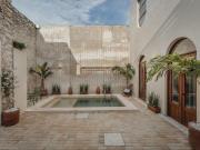 Casa colonial remodelada y amueblada en venta en La...