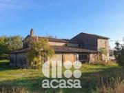 CASA COLONICA CON ATTREZZAIA