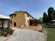 Casa colonica con vista mozzafiato e grande terreno...