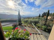 Casa colonica di ampia superficie in posizione dominante...