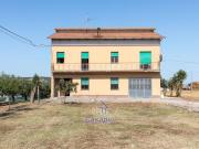 Casa colonica in vendita a Montecosaro