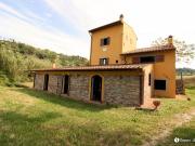 Casa colonica ristrutturata con parco e piscina in...